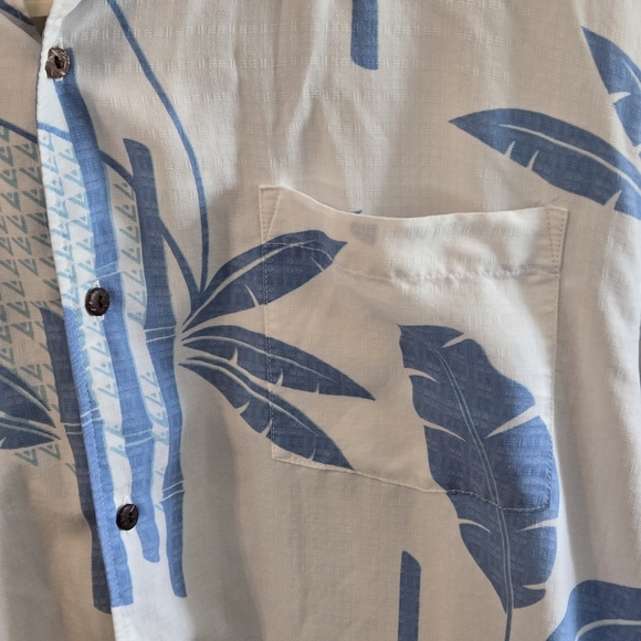 Quiksilver Waterman Men's XL Blue on White Printed Botanical Tropical Shirt - Picture 3 of 16